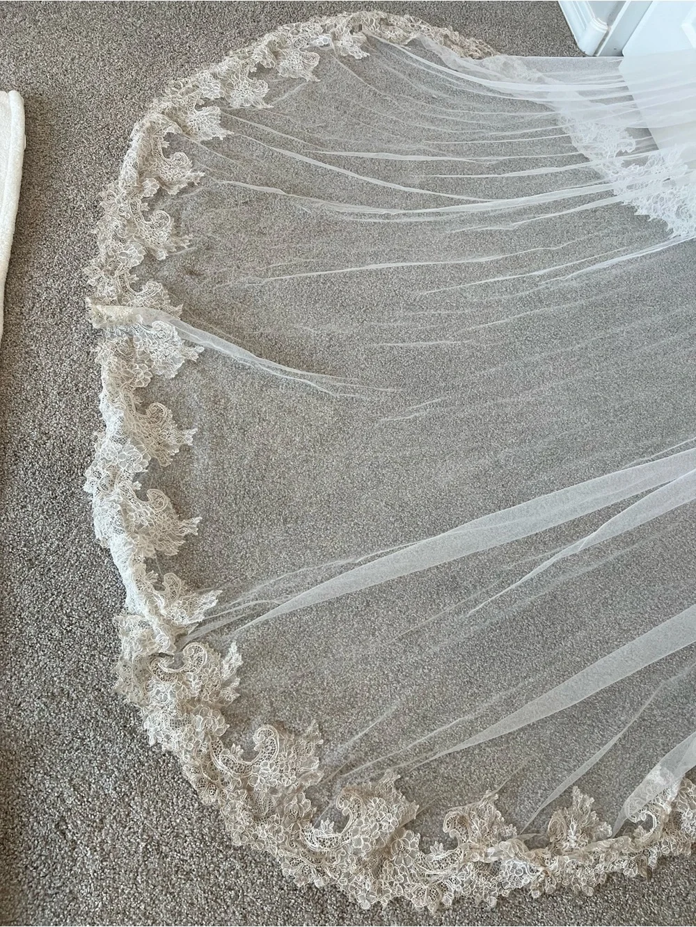 Vintage mantilla veil chapel length 98”